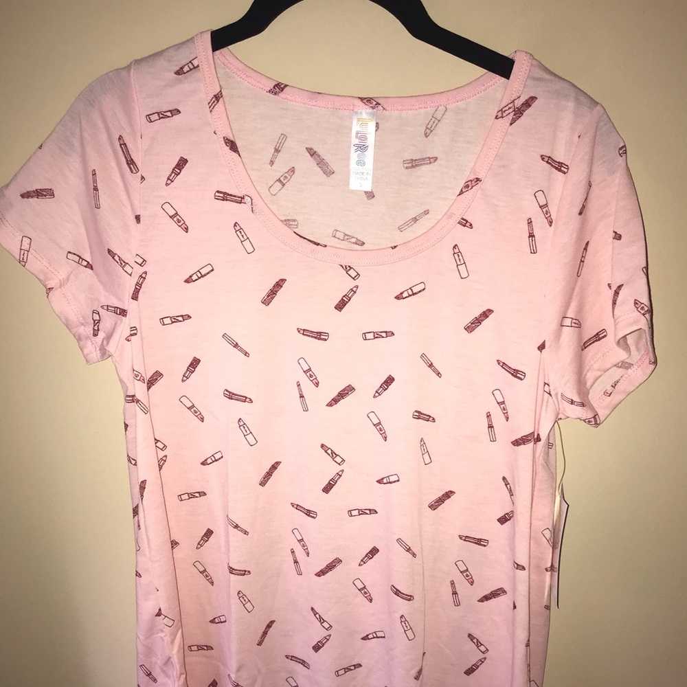 LuLaRoe small classic tee lipsticks pink